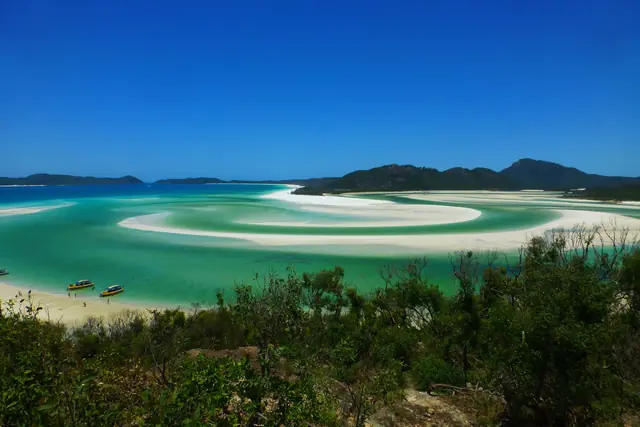 Swirling white sand and turquoise water at Hill Inlet, Whitehaven Beach